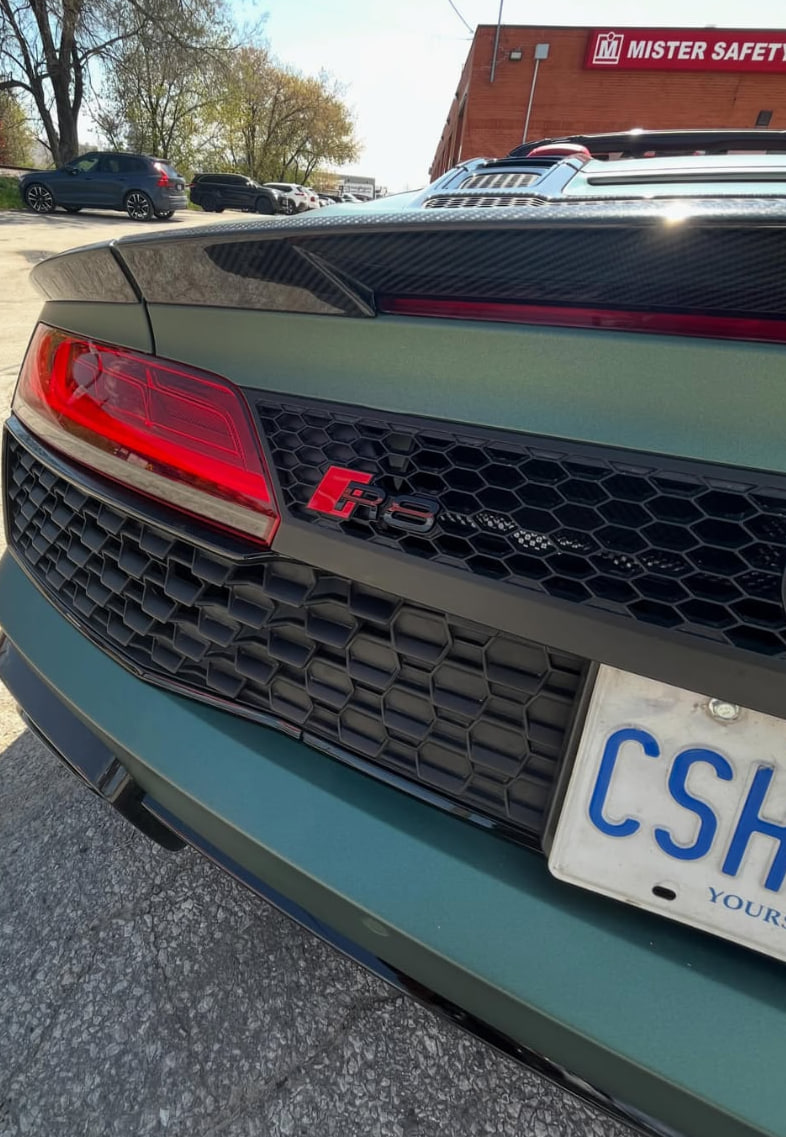 R8 Badge Detail